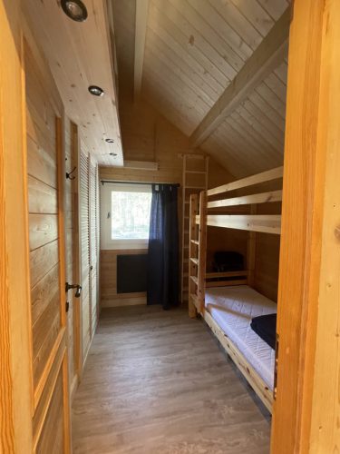 Schlafzimmer mit Doppelbett