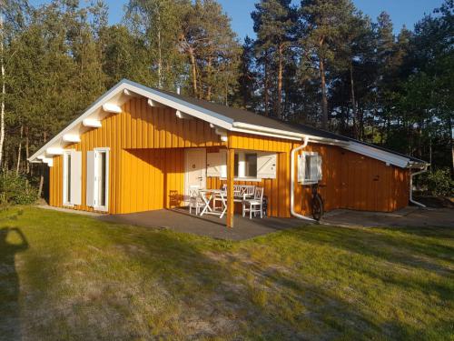 Grundstück mit Holzhaus 